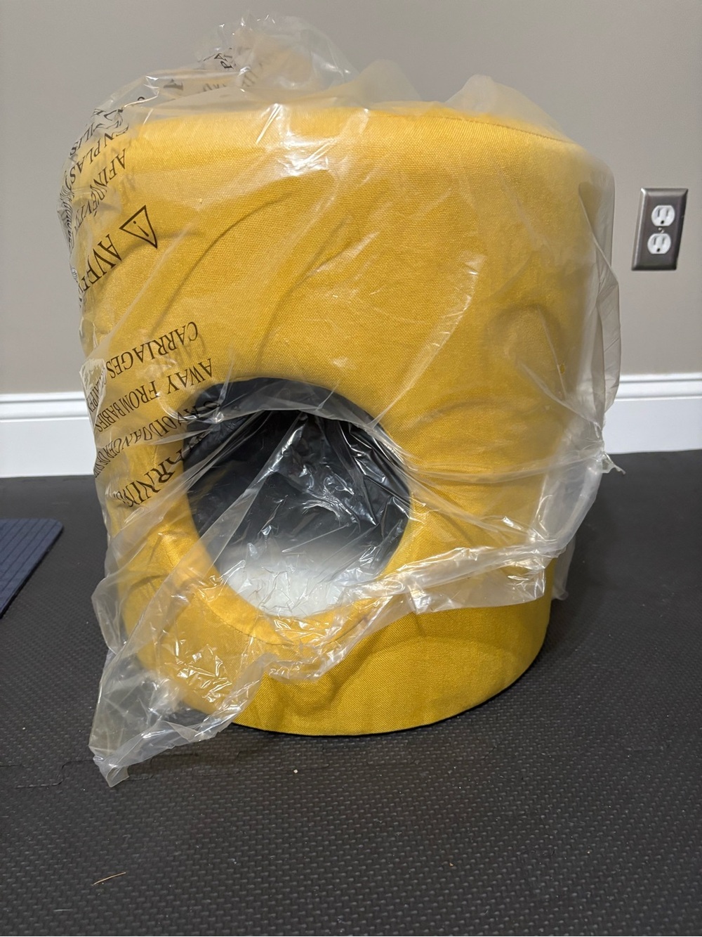 Plush Yellow Cat Cave Bed - Cozy Hideaway for Cats